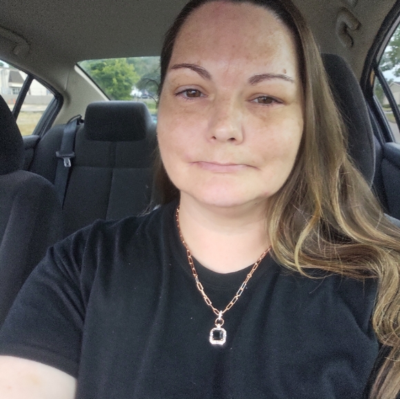 Meet your Posher, Tiffany - Picture 3 of 5